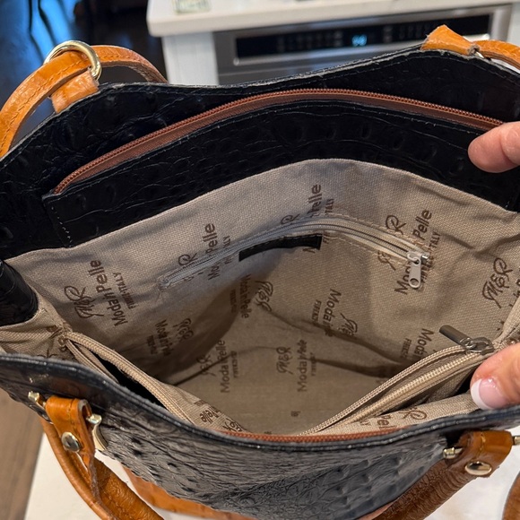 Chic Black and Tan Shoulder Bag - Picture 5 of 9